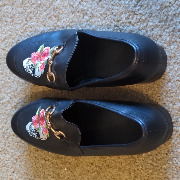 Roses & Skull Embroidered Loafer sz 11 - Picture 3 of 6